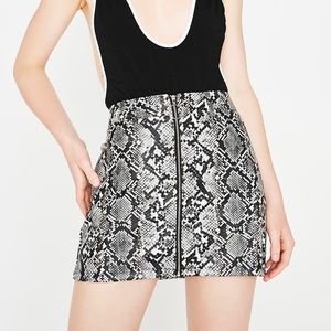 Wild honey snakeskin zip up mini skirt